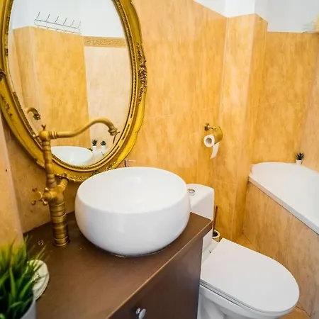 Stylishly Restored 1br With Victorian Influence