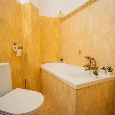 Stylishly Restored 1br With Victorian Influence
