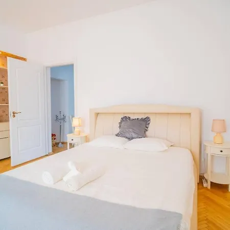 Stylishly Restored 1br With Victorian Influence