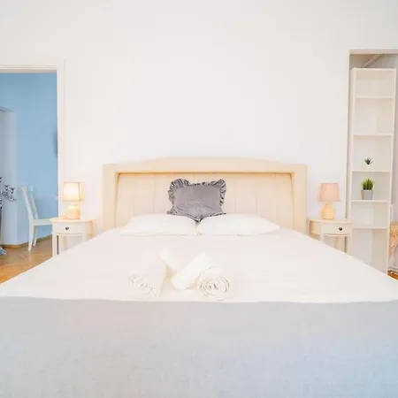Stylishly Restored 1br With Victorian Influence Bucharest