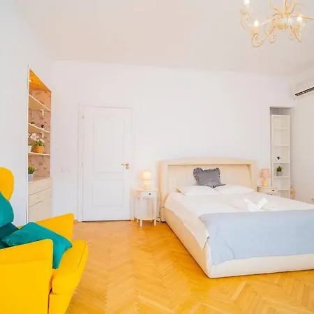 Stylishly Restored 1br With Victorian Influence * Bucharest