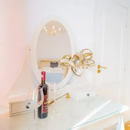 Stylishly Restored 1br With Victorian Influence * Bucharest