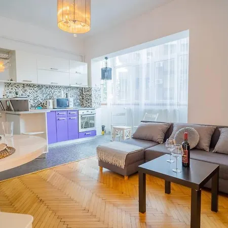 Apartment Stylishly Restored 1br With Victorian Influence *
