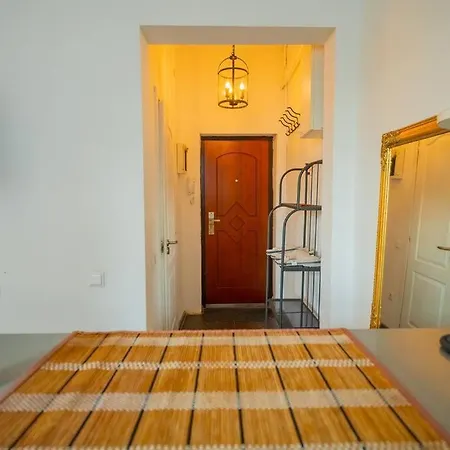 Stylishly Restored 1br With Victorian Influence Бухарест
